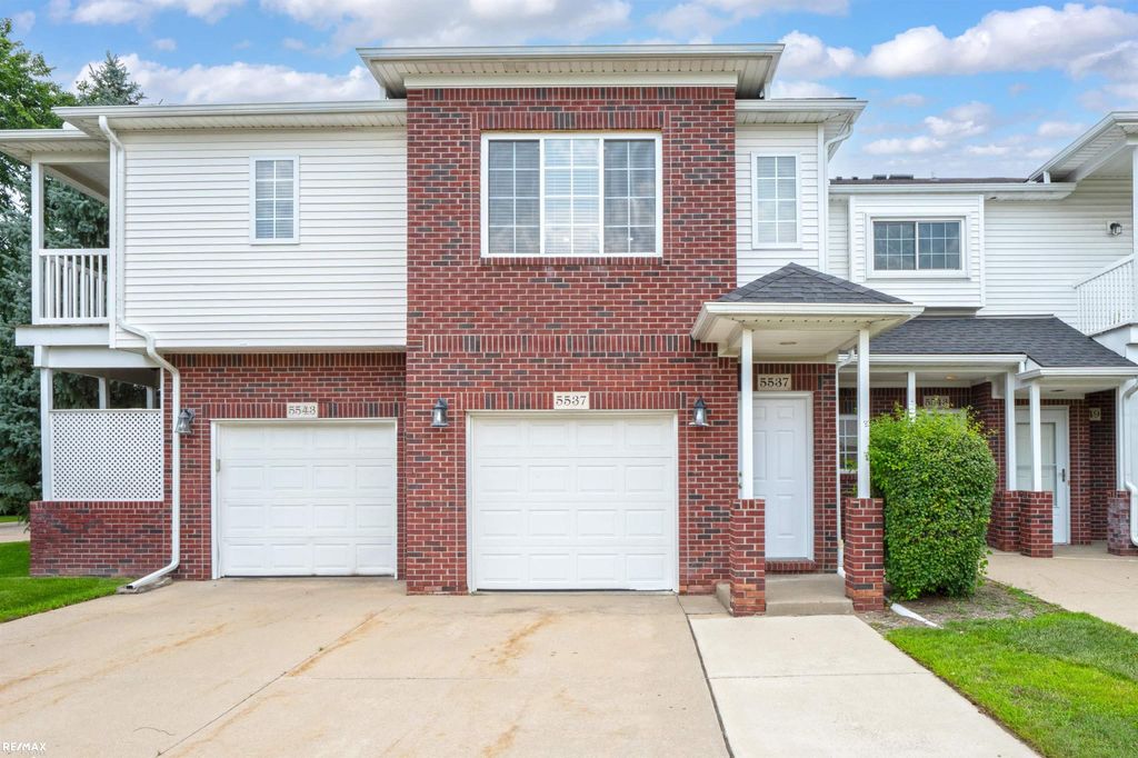 5537 Acorn Lane 101, Sterling Heights, MI 48314