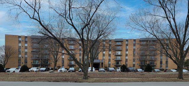 700 N Bruce Lane 408, Glenwood, IL 60425