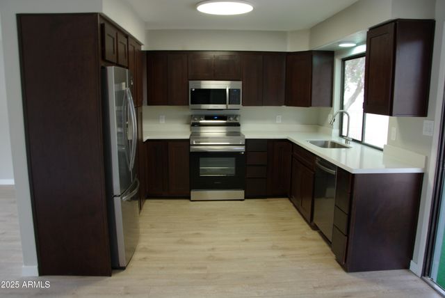 11643 S IROQUOIS Drive, Phoenix, AZ 85044