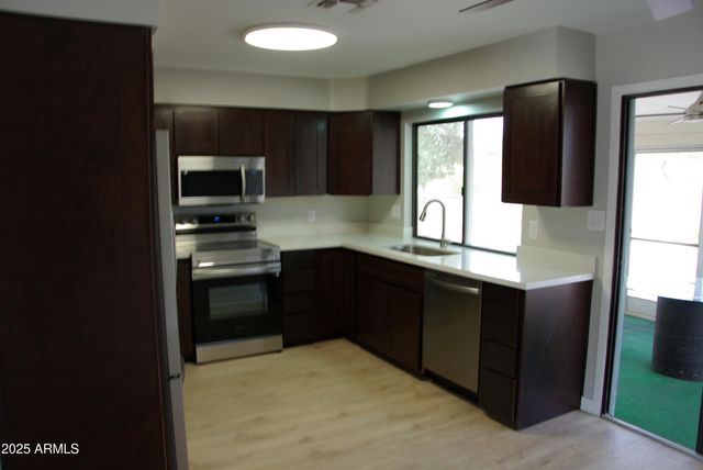 11643 S IROQUOIS Drive, Phoenix, AZ 85044