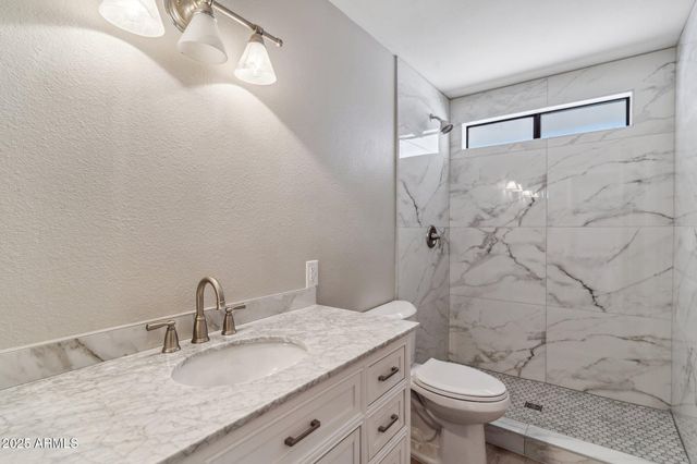 11643 S IROQUOIS Drive, Phoenix, AZ 85044