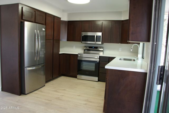 11643 S IROQUOIS Drive, Phoenix, AZ 85044