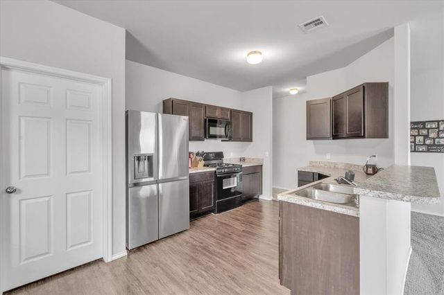 9824 High Noon Road, Yukon, OK 73099