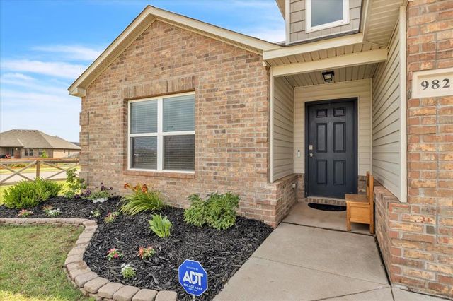 9824 High Noon Road, Yukon, OK 73099