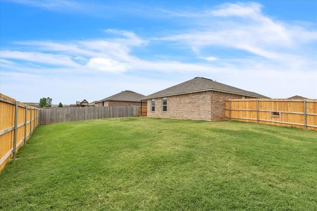 9824 High Noon Road, Yukon, OK 73099