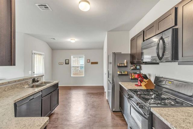 9824 High Noon Road, Yukon, OK 73099