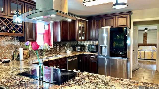 10333 John Savoy Rd, St Amant, LA 70774