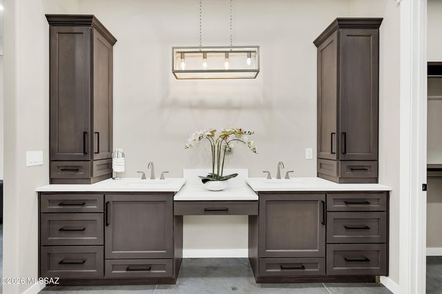 5995 N Pete Dawson Road, Tucson, AZ 85704