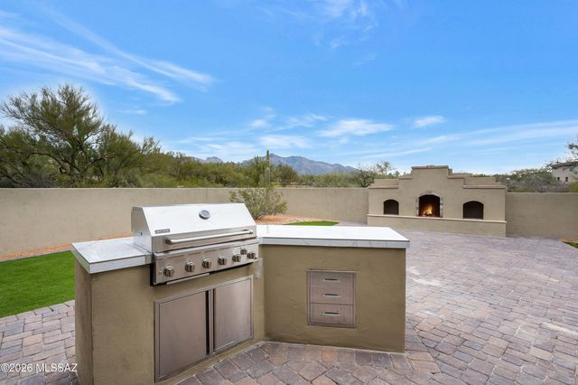 5995 N Pete Dawson Road, Tucson, AZ 85704