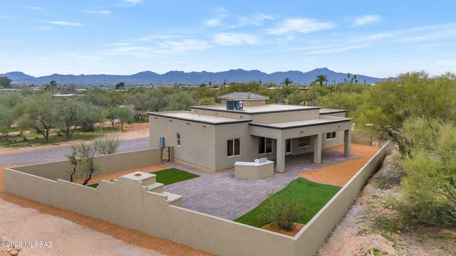5995 N Pete Dawson Road, Tucson, AZ 85704