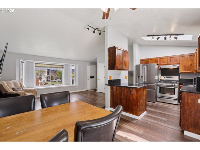 691 Sw LINNEMAN Ct, Gresham, OR 97030