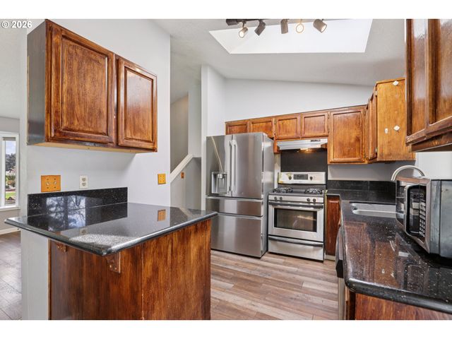 691 Sw LINNEMAN Ct, Gresham, OR 97030