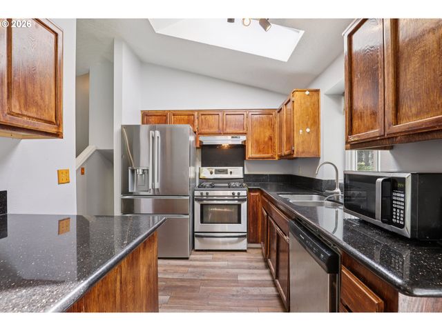 691 Sw LINNEMAN Ct, Gresham, OR 97030