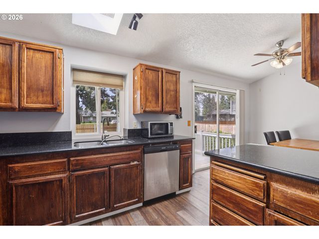 691 Sw LINNEMAN Ct, Gresham, OR 97030