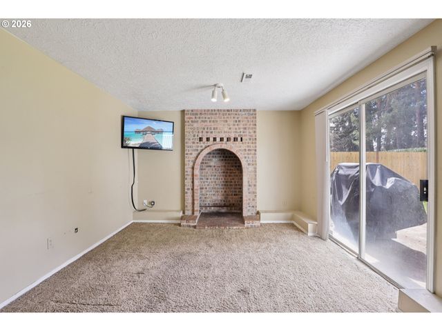 691 Sw LINNEMAN Ct, Gresham, OR 97030