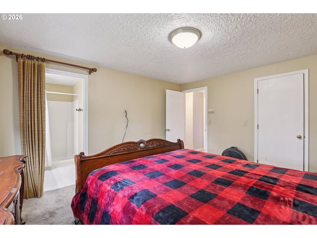 691 Sw LINNEMAN Ct, Gresham, OR 97030