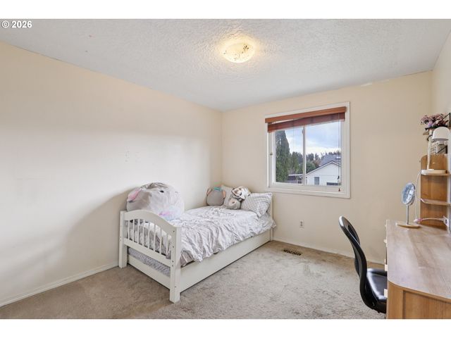 691 Sw LINNEMAN Ct, Gresham, OR 97030