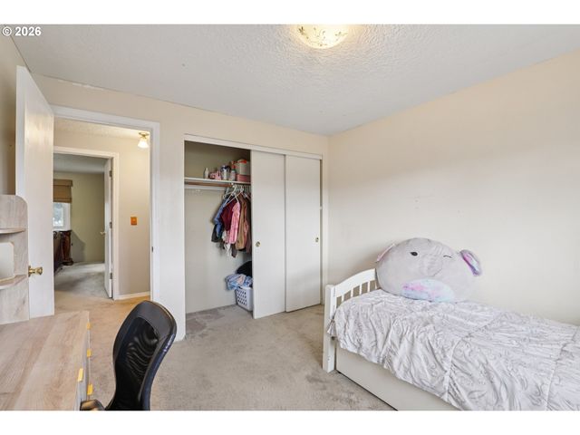 691 Sw LINNEMAN Ct, Gresham, OR 97030