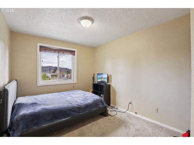 691 Sw LINNEMAN Ct, Gresham, OR 97030