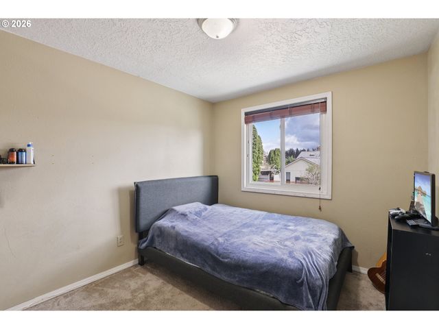 691 Sw LINNEMAN Ct, Gresham, OR 97030