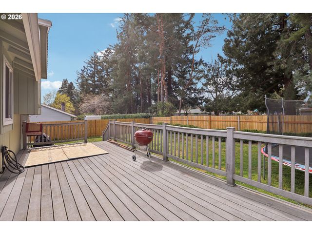 691 Sw LINNEMAN Ct, Gresham, OR 97030