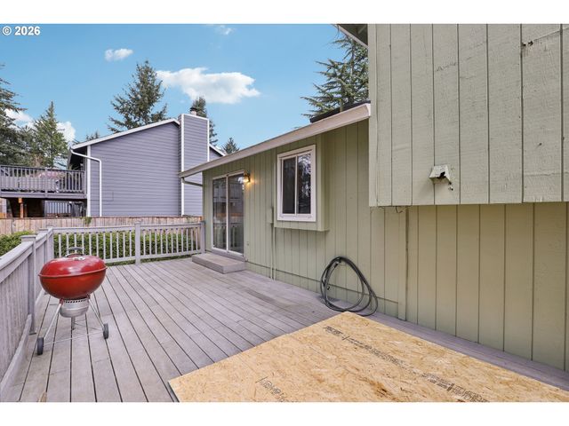 691 Sw LINNEMAN Ct, Gresham, OR 97030