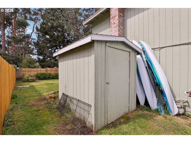 691 Sw LINNEMAN Ct, Gresham, OR 97030