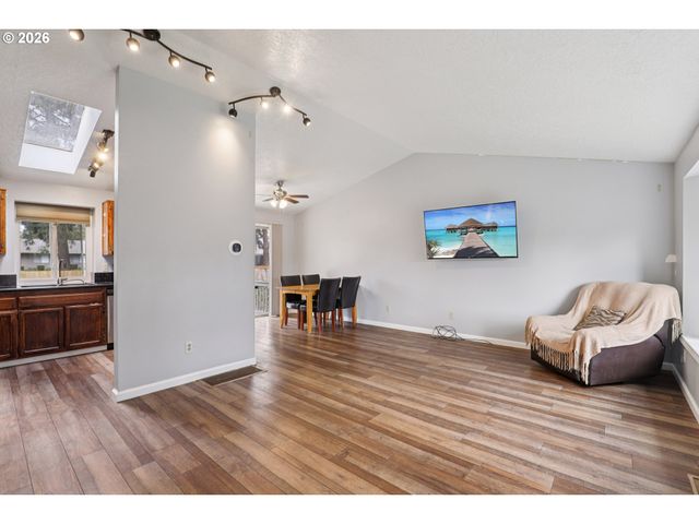 691 Sw LINNEMAN Ct, Gresham, OR 97030