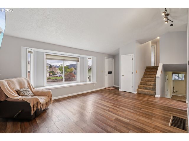 691 Sw LINNEMAN Ct, Gresham, OR 97030