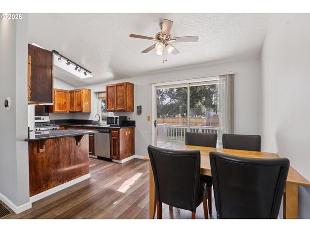 691 Sw LINNEMAN Ct, Gresham, OR 97030