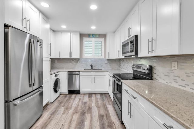 500 S WASHINGTON DRIVE 19B, Sarasota, FL 34236