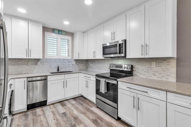 500 S WASHINGTON DRIVE 19B, Sarasota, FL 34236