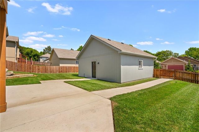 8435 Ottawa Street, De Soto, KS 66018