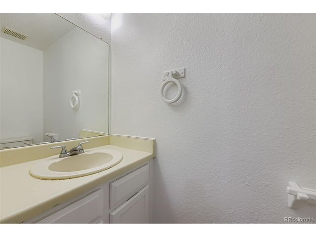 7474 E Arkansas Ave 18-04, Denver, CO 80231