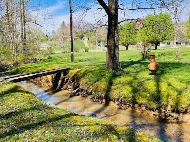 310 Sunny Brook Lane, Heidrick, KY 40949