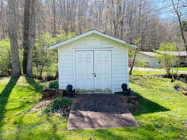 310 Sunny Brook Lane, Heidrick, KY 40949