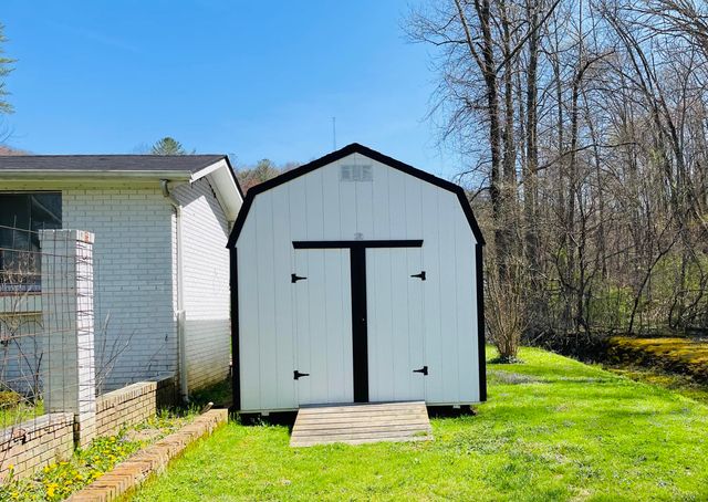 310 Sunny Brook Lane, Heidrick, KY 40949