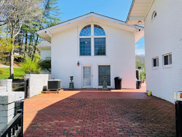 310 Sunny Brook Lane, Heidrick, KY 40949