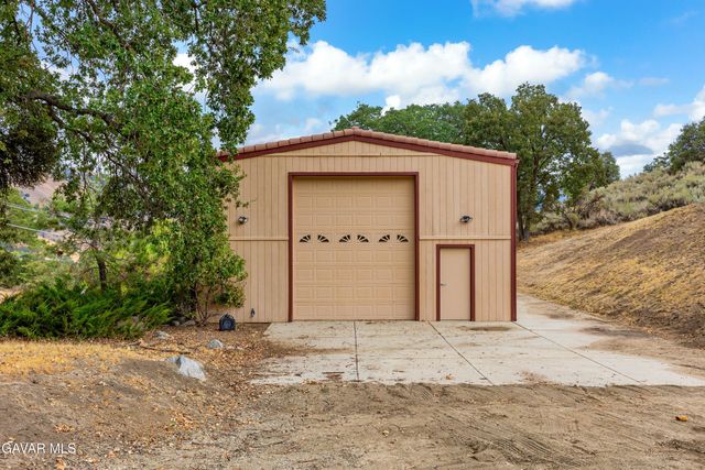 25900 Cumberland Road, Tehachapi, CA 93561