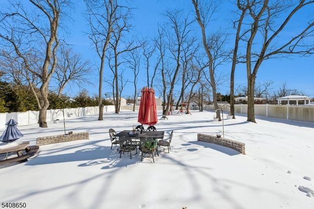 5 Oak Hill Dr, Monroe Twp., NJ 08831