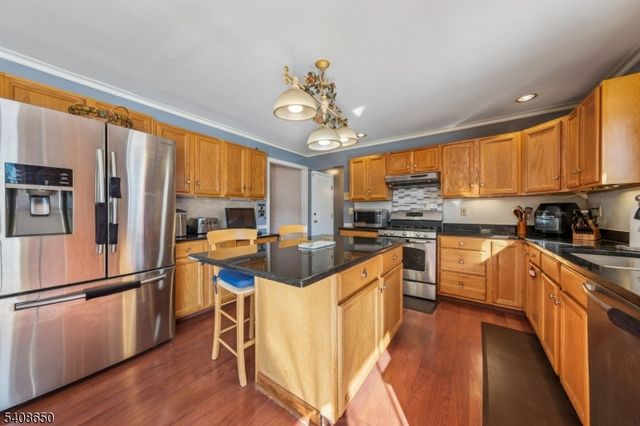 5 Oak Hill Dr, Monroe Twp., NJ 08831