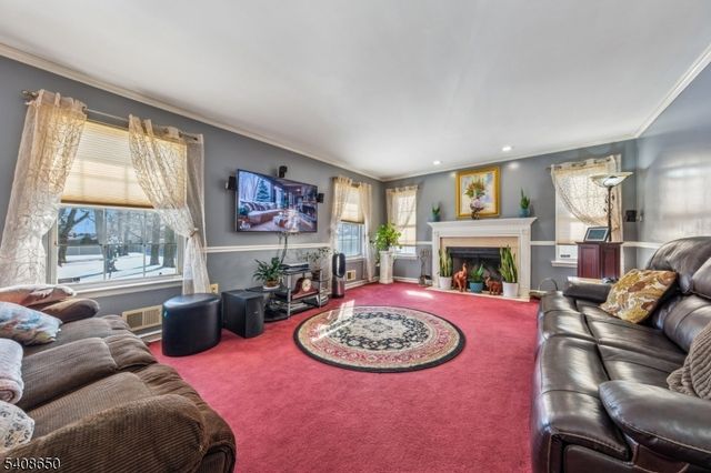 5 Oak Hill Dr, Monroe Twp., NJ 08831