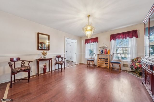 5 Oak Hill Dr, Monroe Twp., NJ 08831