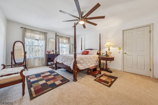 5 Oak Hill Dr, Monroe Twp., NJ 08831