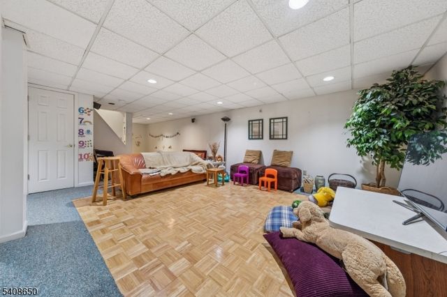 5 Oak Hill Dr, Monroe Twp., NJ 08831