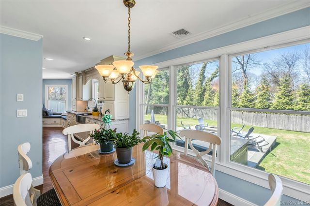 1 Kings Court, Hauppauge, NY 11788