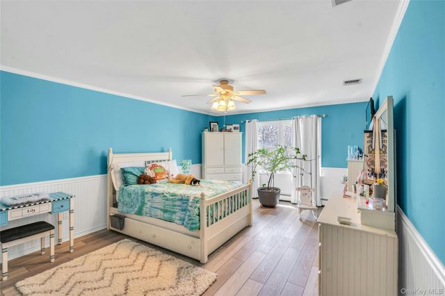 1 Kings Court, Hauppauge, NY 11788