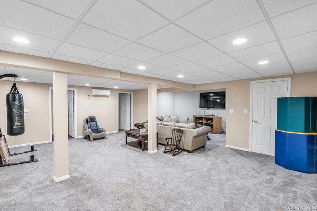 1 Kings Court, Hauppauge, NY 11788