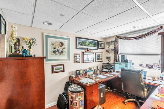 1 Kings Court, Hauppauge, NY 11788