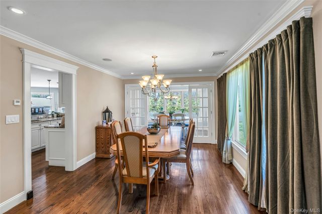 1 Kings Court, Hauppauge, NY 11788